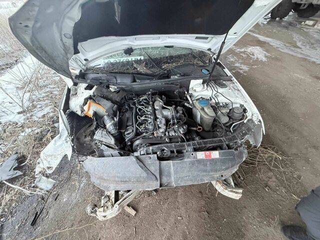 Белый Ауди А4, объемом двигателя 2 л и пробегом 250 тыс. км за 3000 $, фото 1 на Automoto.ua