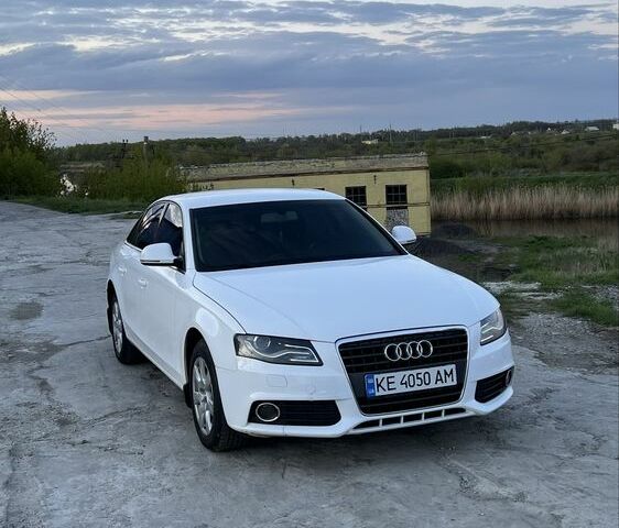 Білий Ауді А4, об'ємом двигуна 1.8 л та пробігом 214 тис. км за 8076 $, фото 1 на Automoto.ua