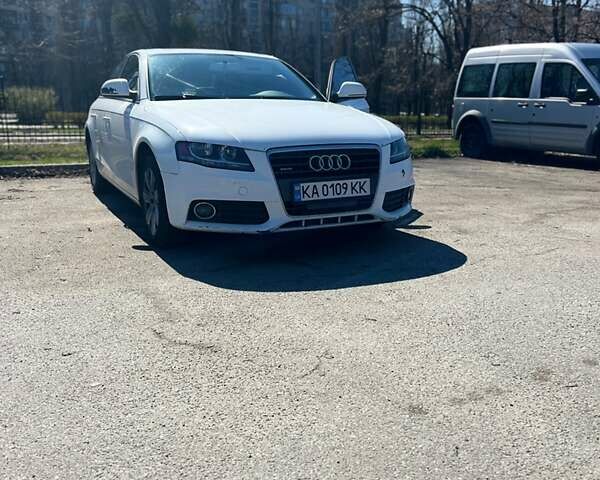 Белый Ауди А4, объемом двигателя 2 л и пробегом 330 тыс. км за 8500 $, фото 1 на Automoto.ua