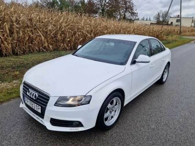 Белый Ауди А4, объемом двигателя 2 л и пробегом 310 тыс. км за 2200 $, фото 1 на Automoto.ua