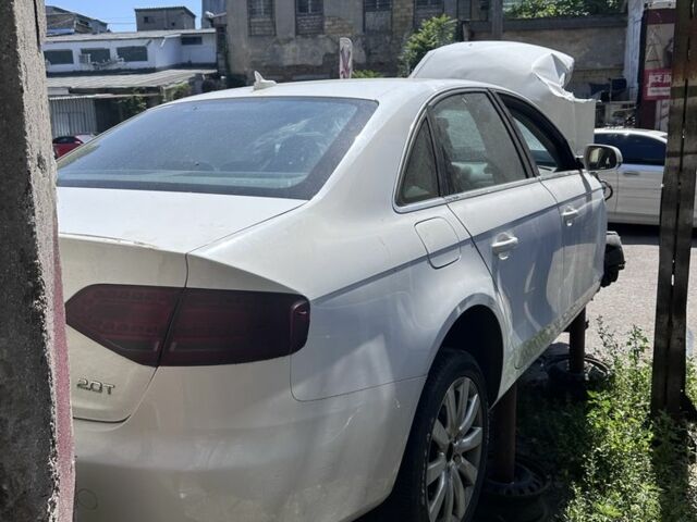 Белый Ауди А4, объемом двигателя 2 л и пробегом 270 тыс. км за 2000 $, фото 1 на Automoto.ua