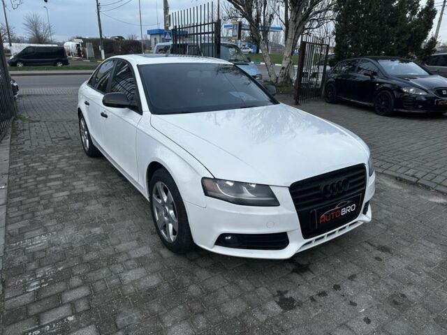 Белый Ауди А4, объемом двигателя 2 л и пробегом 220 тыс. км за 9800 $, фото 1 на Automoto.ua