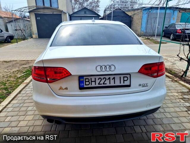 Белый Ауди А4, объемом двигателя 2 л и пробегом 227 тыс. км за 9000 $, фото 1 на Automoto.ua