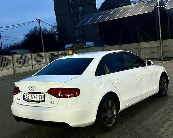 Білий Ауді А4, об'ємом двигуна 2 л та пробігом 208 тис. км за 8000 $, фото 1 на Automoto.ua