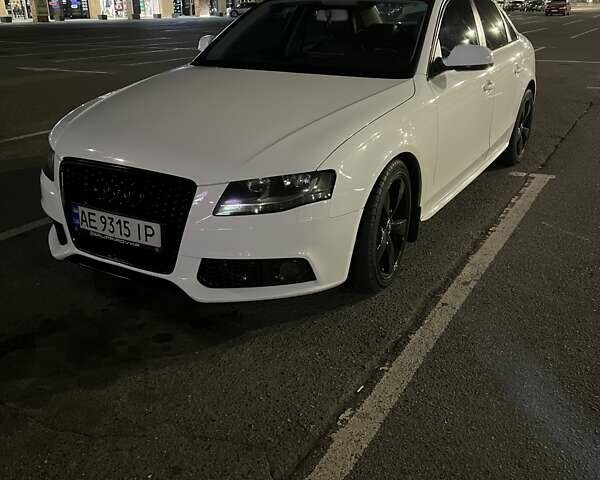 Белый Ауди А4, объемом двигателя 1.8 л и пробегом 260 тыс. км за 10900 $, фото 1 на Automoto.ua