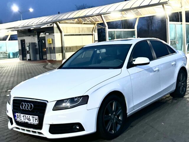 Білий Ауді А4, об'ємом двигуна 2 л та пробігом 208 тис. км за 8000 $, фото 1 на Automoto.ua