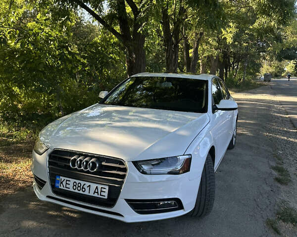 Белый Ауди А4, объемом двигателя 2 л и пробегом 103 тыс. км за 13500 $, фото 1 на Automoto.ua