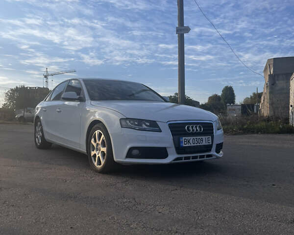 Белый Ауди А4, объемом двигателя 1.98 л и пробегом 245 тыс. км за 10500 $, фото 1 на Automoto.ua