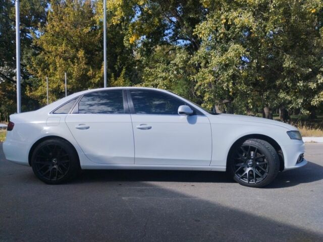 Белый Ауди А4, объемом двигателя 2 л и пробегом 280 тыс. км за 9200 $, фото 1 на Automoto.ua