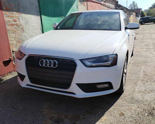 Белый Ауди А4, объемом двигателя 1.98 л и пробегом 250 тыс. км за 11000 $, фото 1 на Automoto.ua