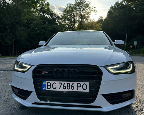 Ауди А4 2012 в Львове на Automoto.ua Белый Ауди А4, объемом двигателя 1.98 л и пробегом 231 тыс. км за 12500 $, фото 1 на Automoto.ua