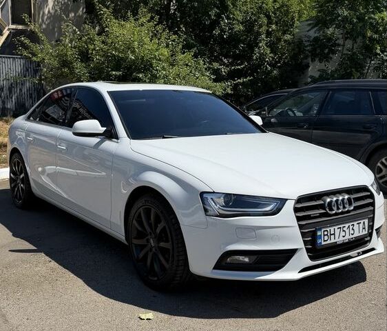 Белый Ауди А4, объемом двигателя 2 л и пробегом 148 тыс. км за 12500 $, фото 1 на Automoto.ua