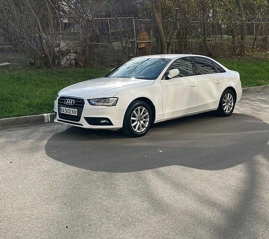 Білий Ауді А4, об'ємом двигуна 1.8 л та пробігом 190 тис. км за 10800 $, фото 1 на Automoto.ua