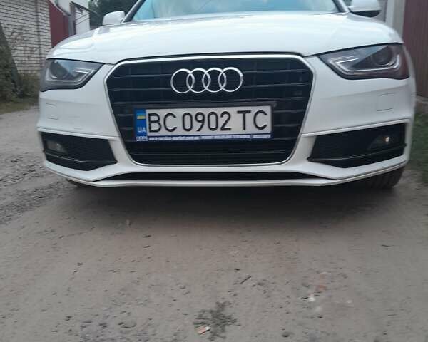 Ауди А4 2014 в Львове на Automoto.ua Белый Ауди А4, объемом двигателя 2 л и пробегом 175 тыс. км за 12500 $, фото 1 на Automoto.ua