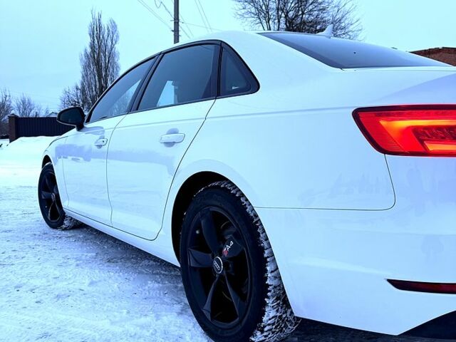 Белый Ауди А4, объемом двигателя 2 л и пробегом 200 тыс. км за 17500 $, фото 1 на Automoto.ua