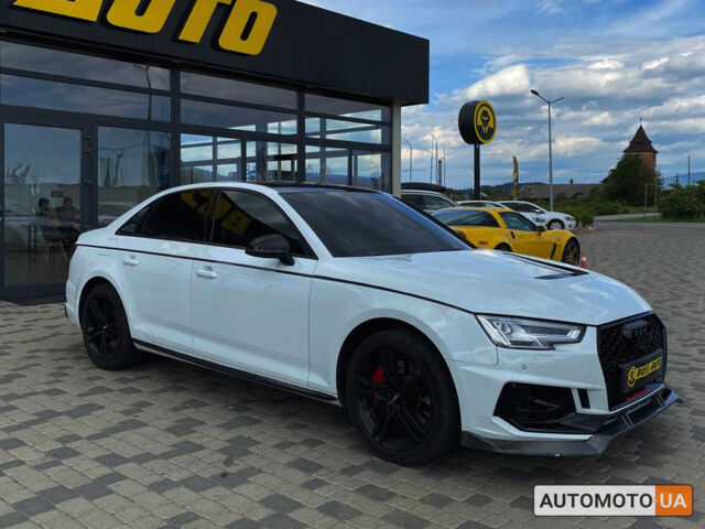 Белый Ауди А4, объемом двигателя 2 л и пробегом 142 тыс. км за 22800 $, фото 1 на Automoto.ua