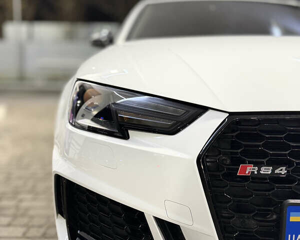 Белый Ауди А4, объемом двигателя 2 л и пробегом 162 тыс. км за 19500 $, фото 1 на Automoto.ua