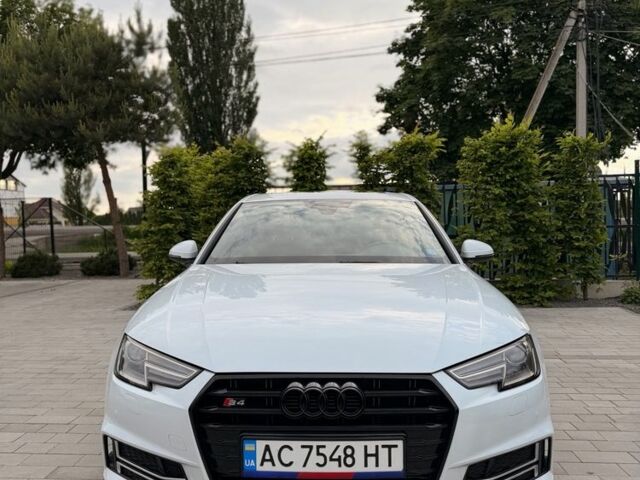 Белый Ауди А4, объемом двигателя 2 л и пробегом 154 тыс. км за 16000 $, фото 1 на Automoto.ua