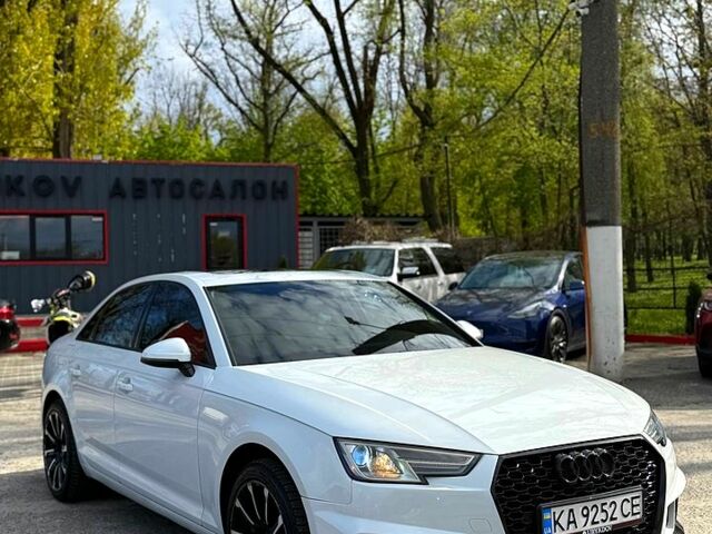 Белый Ауди А4, объемом двигателя 2 л и пробегом 184 тыс. км за 16000 $, фото 1 на Automoto.ua