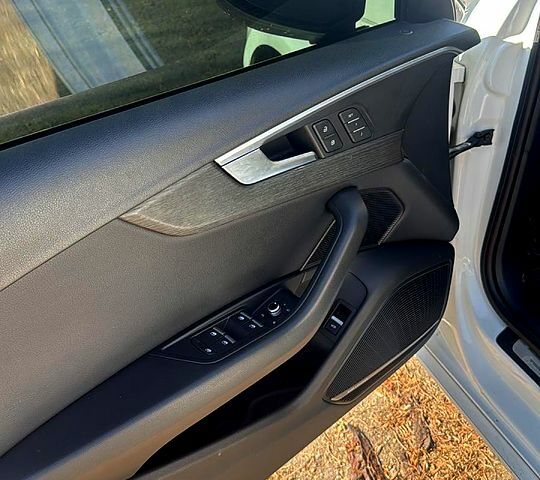 Білий Ауді А4, об'ємом двигуна 2 л та пробігом 198 тис. км за 17000 $, фото 1 на Automoto.ua