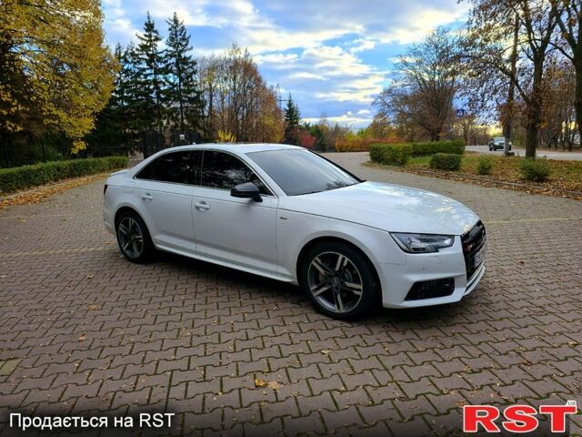 Белый Ауди А4, объемом двигателя 2 л и пробегом 105 тыс. км за 20000 $, фото 1 на Automoto.ua