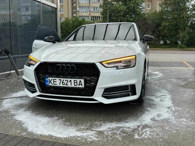 Белый Ауди А4, объемом двигателя 2 л и пробегом 122 тыс. км за 18000 $, фото 1 на Automoto.ua