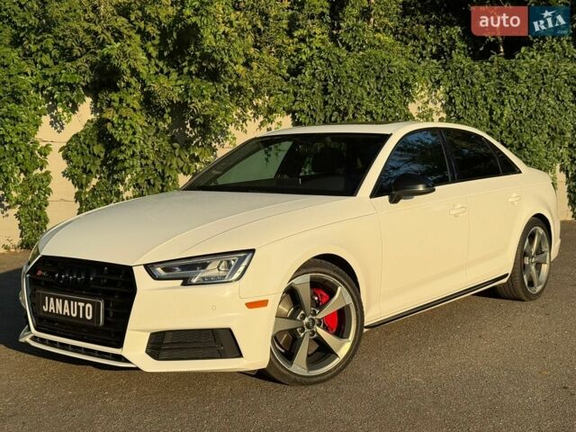 Белый Ауди А4, объемом двигателя 2 л и пробегом 155 тыс. км за 18000 $, фото 1 на Automoto.ua