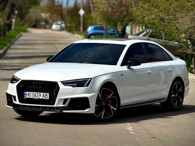Белый Ауди А4, объемом двигателя 3 л и пробегом 200 тыс. км за 24500 $, фото 1 на Automoto.ua