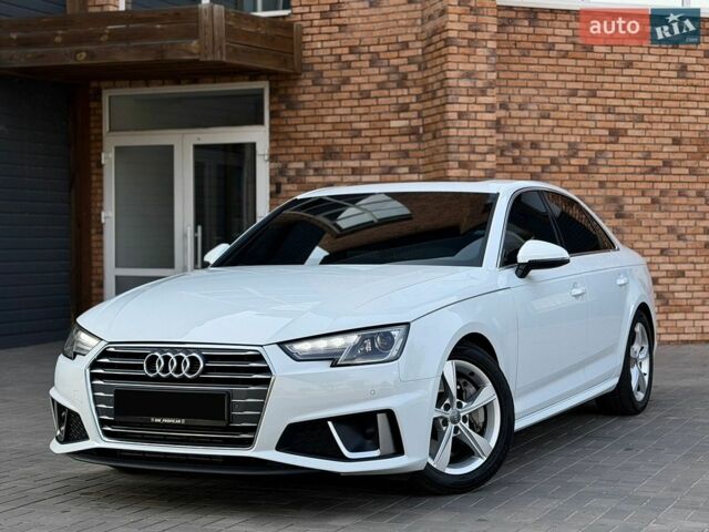Белый Ауди А4, объемом двигателя 1.98 л и пробегом 160 тыс. км за 17500 $, фото 1 на Automoto.ua