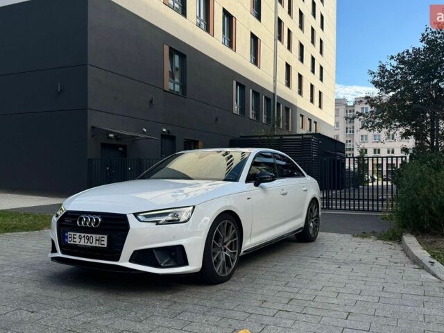 Белый Ауди А4, объемом двигателя 2 л и пробегом 80 тыс. км за 25000 $, фото 1 на Automoto.ua