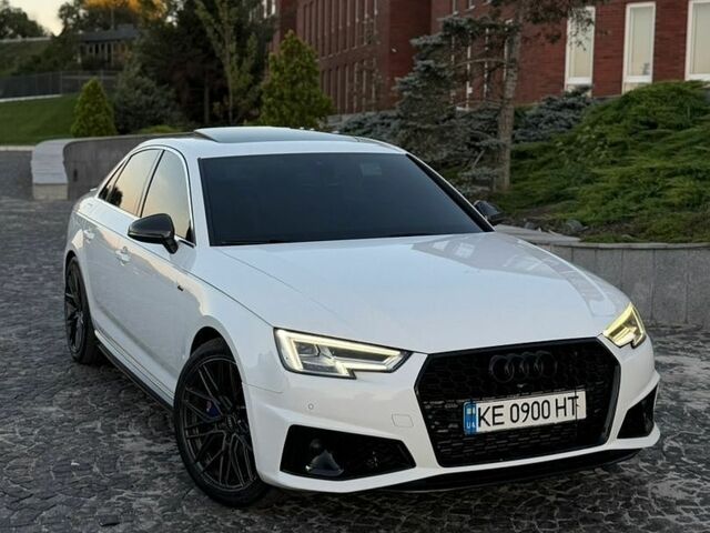 Белый Ауди А4, объемом двигателя 2 л и пробегом 92 тыс. км за 20800 $, фото 1 на Automoto.ua