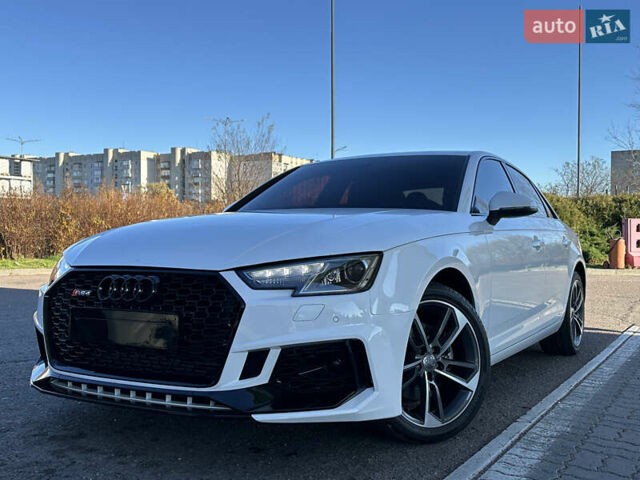 Белый Ауди А4, объемом двигателя 2 л и пробегом 122 тыс. км за 18650 $, фото 1 на Automoto.ua