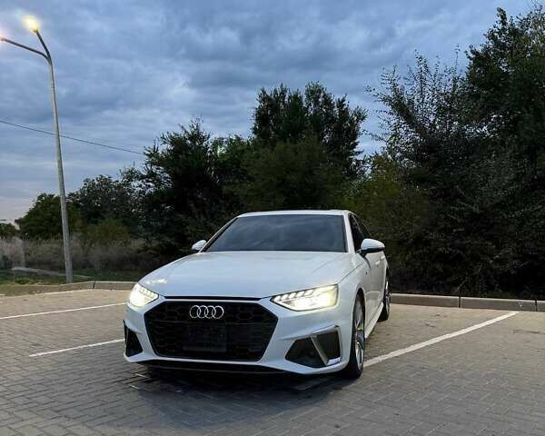 Белый Ауди А4, объемом двигателя 1.98 л и пробегом 43 тыс. км за 29899 $, фото 1 на Automoto.ua