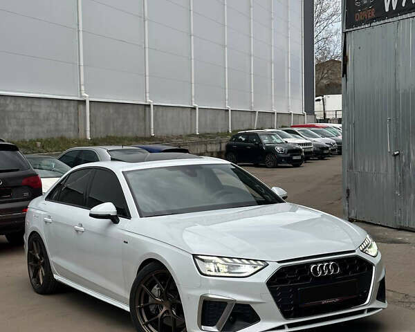 Ауді А4 2020 у Києві на Automoto.ua Білий Ауді А4, об'ємом двигуна 2 л та пробігом 94 тис. км за 27500 $, фото 1 на Automoto.ua