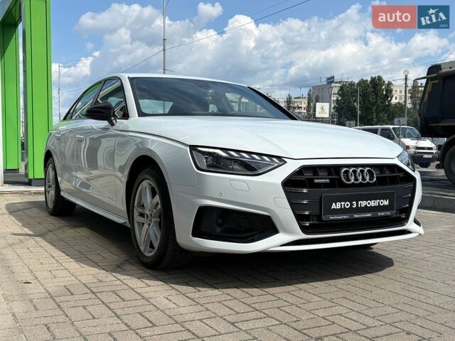 Белый Ауди А4, объемом двигателя 1.97 л и пробегом 65 тыс. км за 32990 $, фото 1 на Automoto.ua