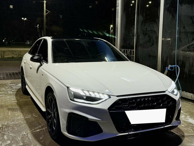 Белый Ауди А4, объемом двигателя 2 л и пробегом 65 тыс. км за 35000 $, фото 1 на Automoto.ua
