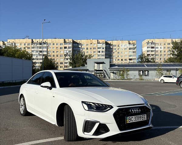 Белый Ауди А4, объемом двигателя 1.98 л и пробегом 11 тыс. км за 33300 $, фото 1 на Automoto.ua