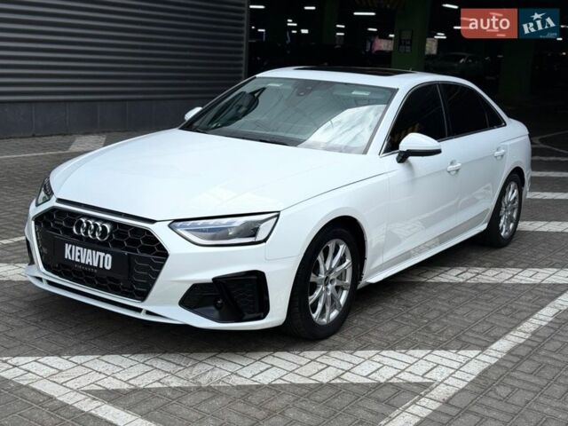Белый Ауди А4, объемом двигателя 2 л и пробегом 38 тыс. км за 25900 $, фото 1 на Automoto.ua