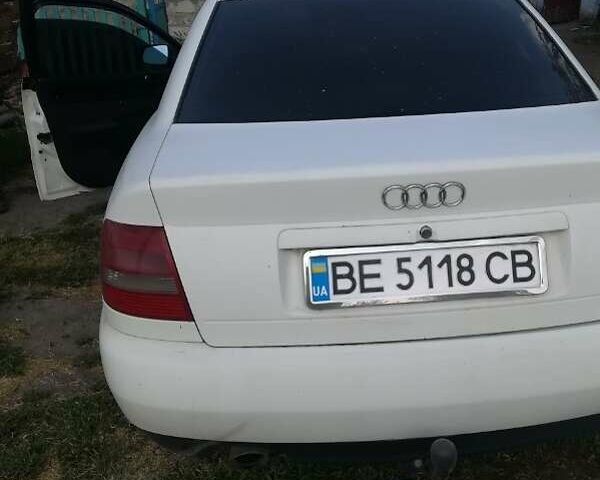 Белый Ауди А4, объемом двигателя 0 л и пробегом 270 тыс. км за 3238 $, фото 1 на Automoto.ua