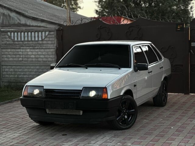 Білий Ауді А4, об'ємом двигуна 2.5 л та пробігом 429 тис. км за 5000 $, фото 1 на Automoto.ua