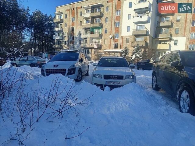 Белый Ауди А4, объемом двигателя 2.5 л и пробегом 400 тыс. км за 4600 $, фото 1 на Automoto.ua