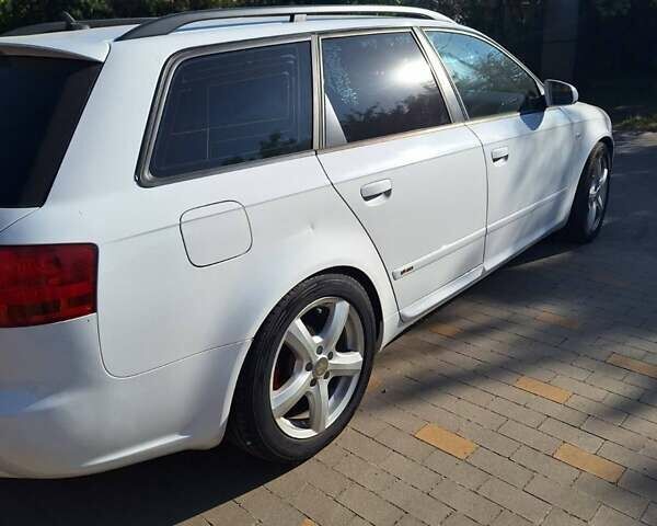 Белый Ауди А4, объемом двигателя 2 л и пробегом 245 тыс. км за 8200 $, фото 1 на Automoto.ua