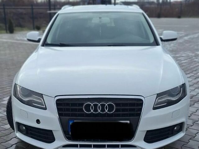 Белый Ауди А4, объемом двигателя 2 л и пробегом 295 тыс. км за 7700 $, фото 1 на Automoto.ua