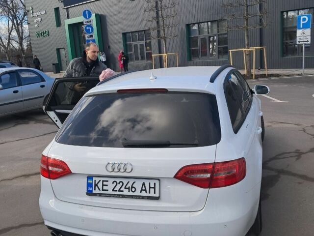 Белый Ауди А4, объемом двигателя 2 л и пробегом 302 тыс. км за 16000 $, фото 1 на Automoto.ua