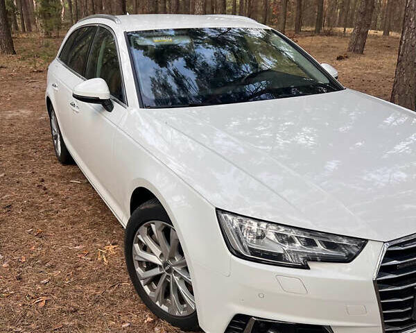 Белый Ауди А4, объемом двигателя 3 л и пробегом 250 тыс. км за 23000 $, фото 1 на Automoto.ua