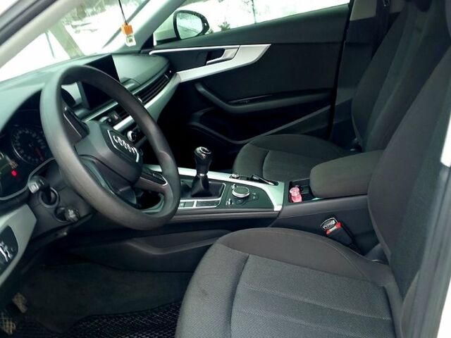 Білий Ауді А4, об'ємом двигуна 2 л та пробігом 36800 тис. км за 15600 $, фото 1 на Automoto.ua