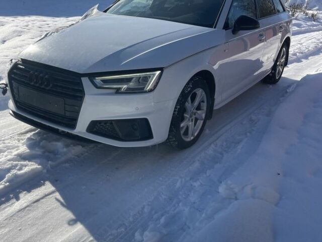 Білий Ауді А4, об'ємом двигуна 2 л та пробігом 247 тис. км за 12700 $, фото 1 на Automoto.ua