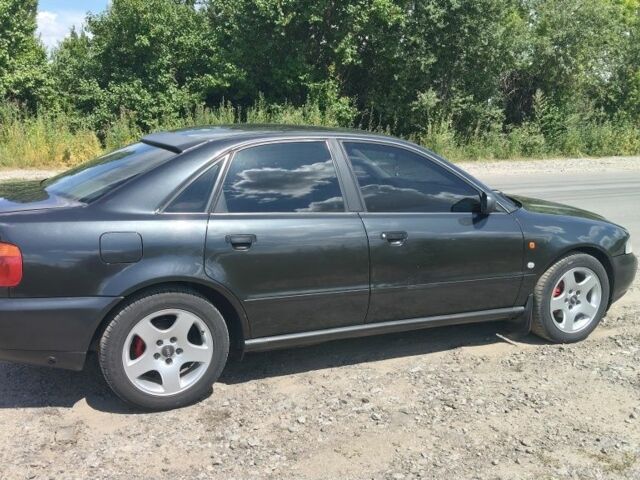 Черный Ауди А4, объемом двигателя 1.8 л и пробегом 370 тыс. км за 2995 $, фото 1 на Automoto.ua