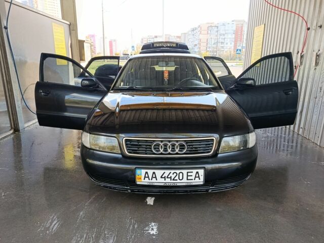 Чорний Ауді А4, об'ємом двигуна 1.8 л та пробігом 341 тис. км за 2500 $, фото 1 на Automoto.ua