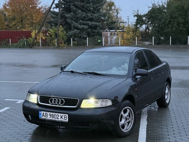Чорний Ауді А4, об'ємом двигуна 1.6 л та пробігом 350 тис. км за 2104 $, фото 1 на Automoto.ua